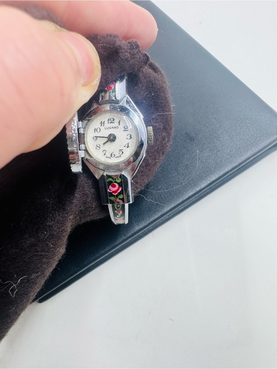 Rose Hainpainted Bangle Vintage Quartz Watch main image 4